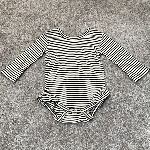 Kate Quinn Stripe Ruffle Leg - Picture 1 of 6